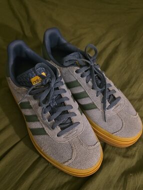 Adidas.Womens Gazaelle Light BlueSuede Sneakers with Green Stripes and Gum Sole